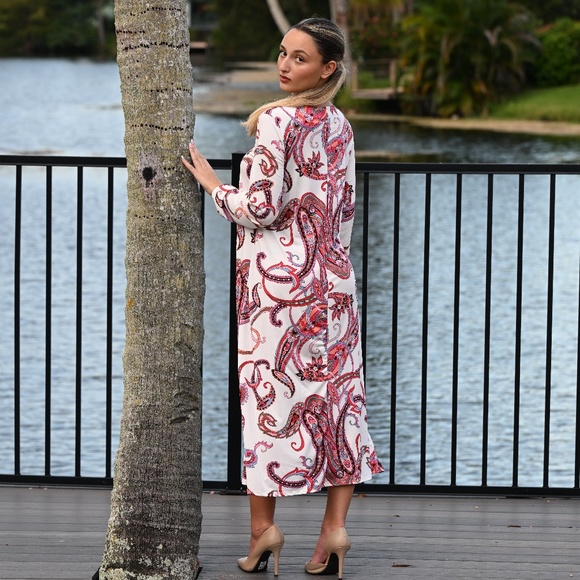 DEVORAH'S SECRET Modest Midi Dress Paisley White/Hot Pink/Coral / Regular& Plus - Picture 6 of 6